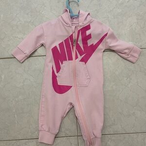 Nike Pink infant girl One Piece size 6months